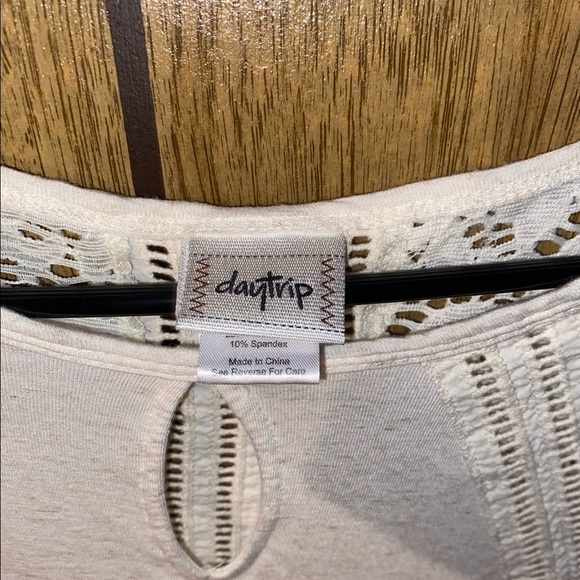 cream daytrip top - Picture 2 of 4